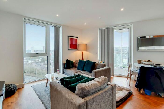 2 Bedroom Flat To Rent In Victory Parade, Woolwich, London, SE18