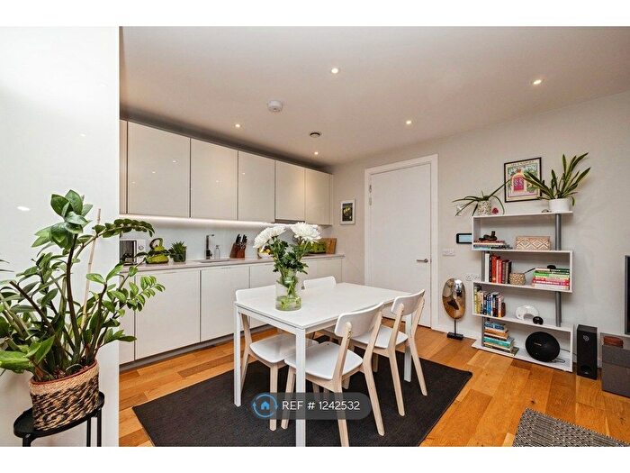 2 Bedroom Flat To Rent In Clift House, London, N1