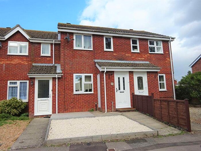 2 Bedroom Terraced House To Rent In Chatsworth Road, Chichester, PO19