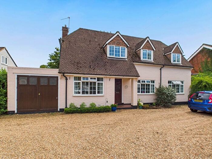 4 Bedroom Chalet For Sale In High Street, Wraysbury, Berkshire, TW19