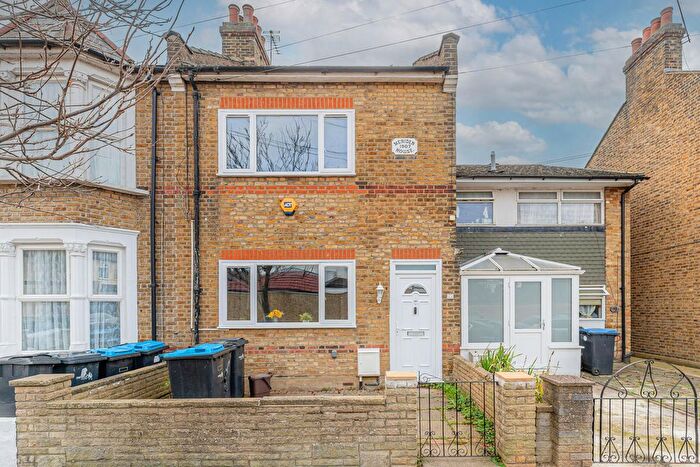 3 Bedroom Property For Sale In Beaconsfield Road, Enfield, EN3