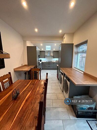 6 Bedroom Terraced House To Rent In Braemar Road, Manchester, M14