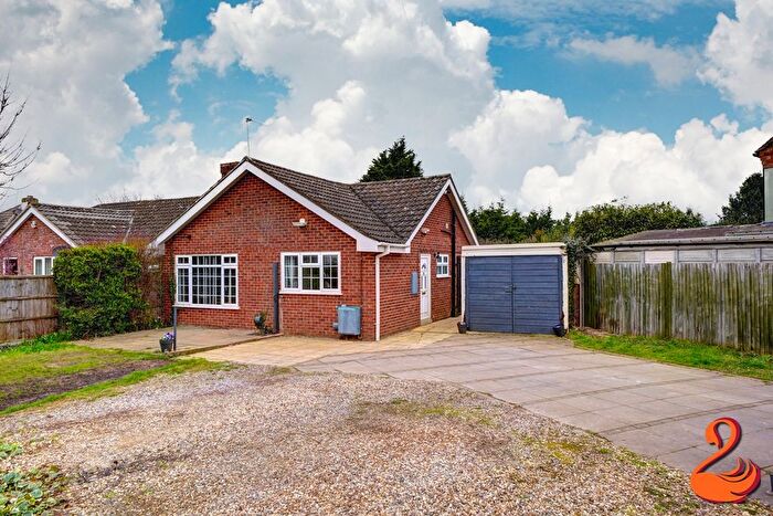 2 Bedroom Semi-Detached Bungalow For Sale In The Cross, Offenham, WR11