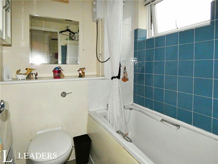 3 Bedroom Apartment For Sale In Queens Park Gardens, Crewe, Cheshire, CW2