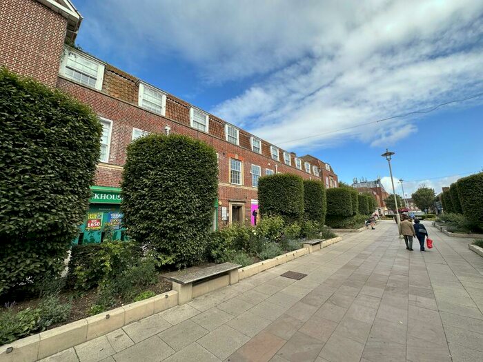 1 Bedroom Flat For Sale In Flat, Wigmores South, Welwyn Garden City, Hertfordshire, AL8