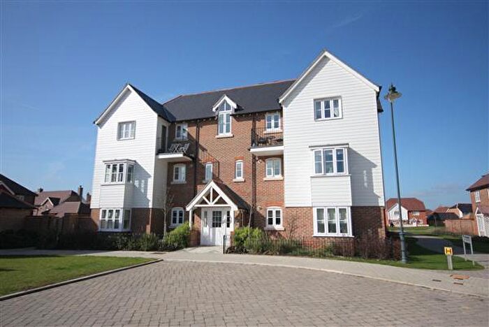 2 Bedroom Apartment To Rent In Amber Lane, Kings Hill, ME19