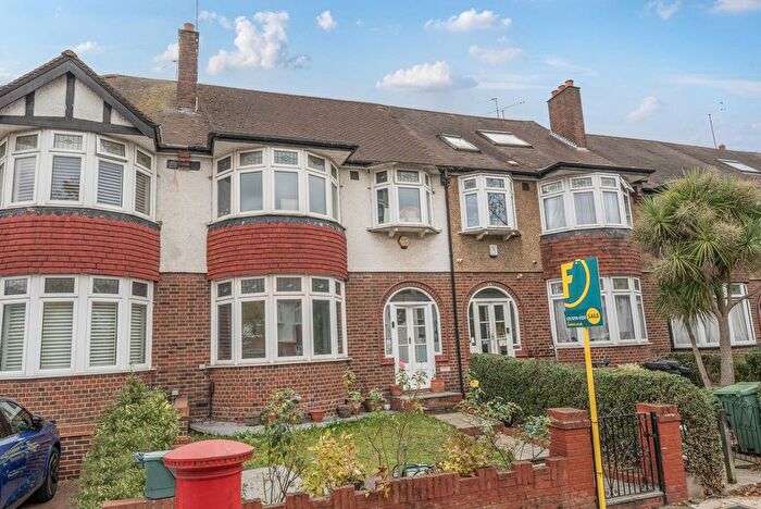 3 Bedroom Terraced House For Sale In Brunswick Road, Ealing, London, W5