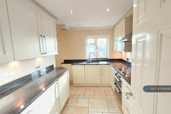 2 Bedroom Maisonette To Rent In Fosters Lane, Woodley, RG5