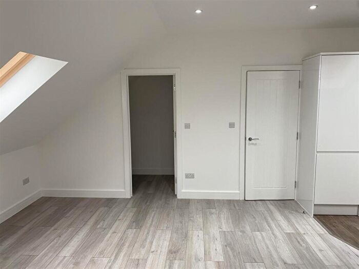1 Bedroom Penthouse To Rent In Foxley Lane, Purley, CR8