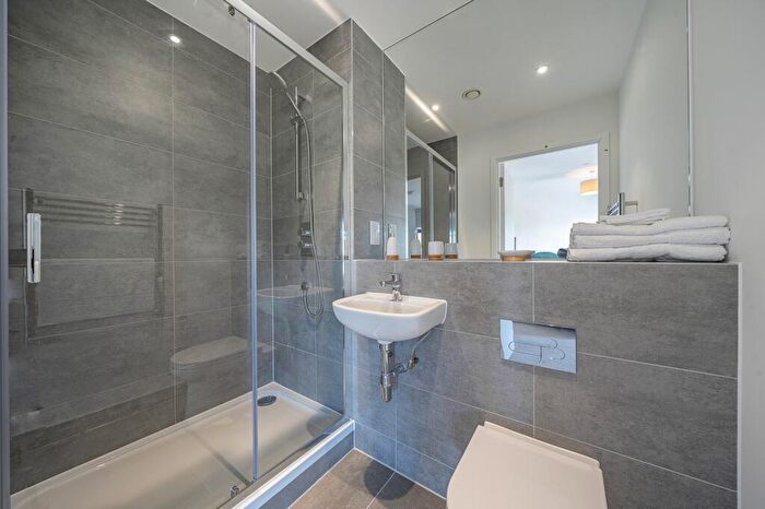 2 Bedroom Flat To Rent In Medway Street Chatham, ME4