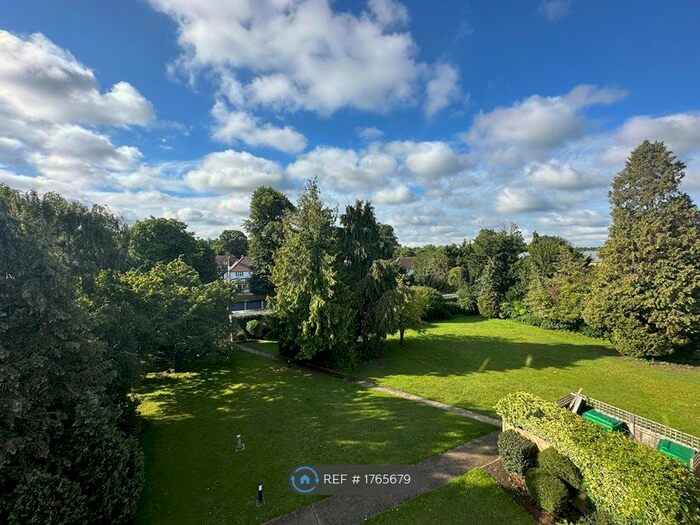 2 Bedroom Flat To Rent In Farleigh Court, South Croydon, CR2