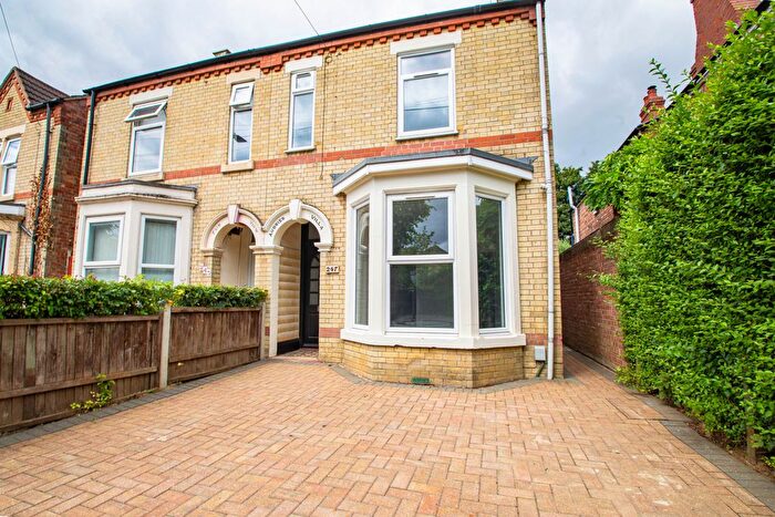 6 Bedroom Semi-detached House For Sale In Dogsthorpe Road, Peterborough, Cambridgeshire, PE1