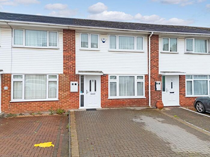 3 Bedroom Terraced House To Rent In Franklyn Gardens, Ilford, IG6