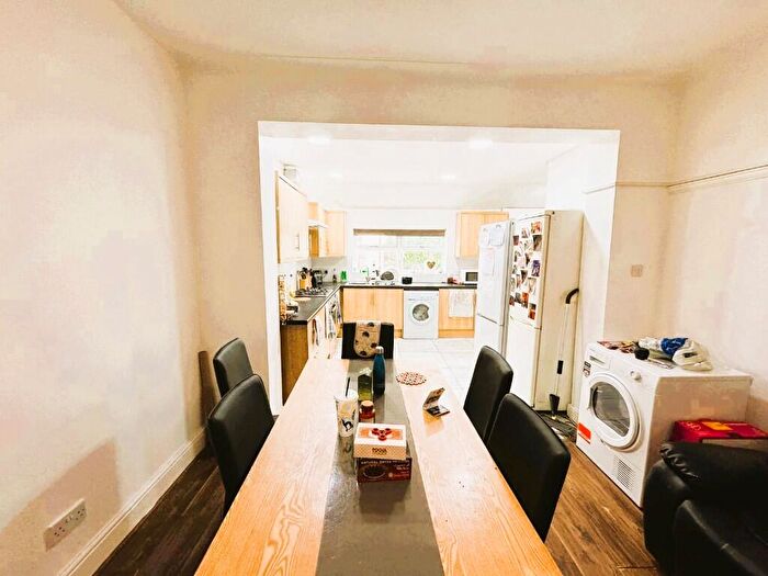 5 Bedroom Semi-Detached House To Rent In Beeston Road, Nottingham, Nottinghamshire, NG7