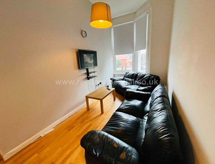 6 Bedroom Flat To Rent In B Derby Road, Lenton, East Midlands, NG7