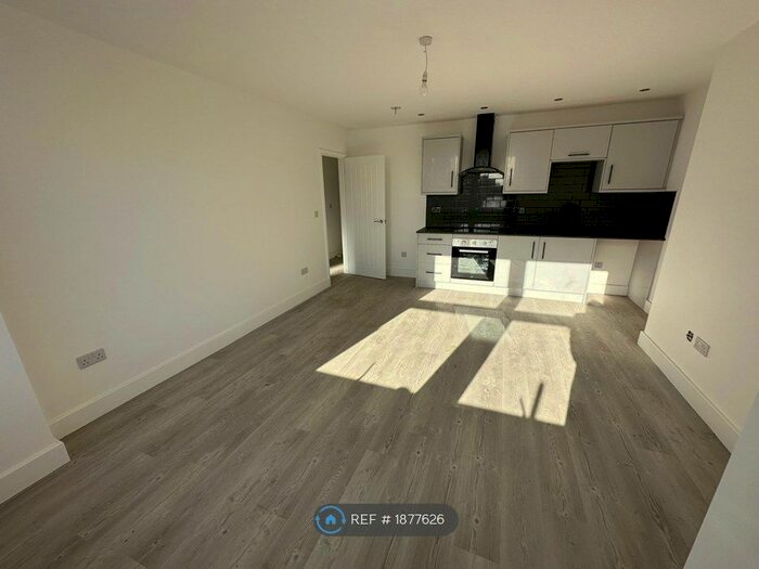 1 Bedroom Flat To Rent In London Road, Westcliff-On-Sea, SS0