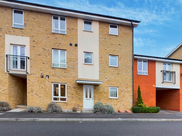 2 Bedroom Maisonette To Rent In The Roperies, High Wycombe, HP13