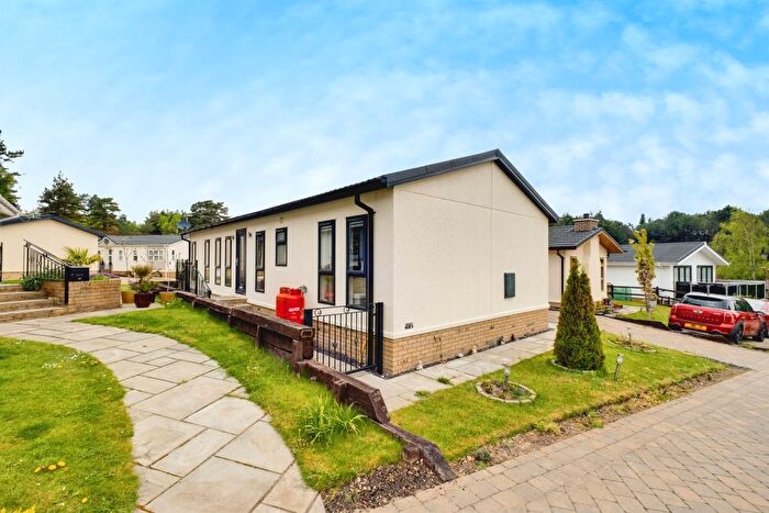 2 Bedroom Mobile/park Home For Sale In Maple Walk, Matchams, Ringwood, BH24