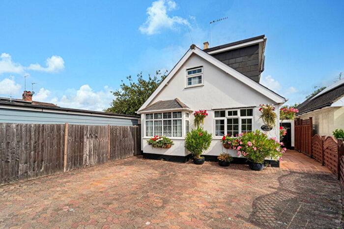 5 Bedroom Detached House For Sale In Rivermead Close, New Haw, KT15