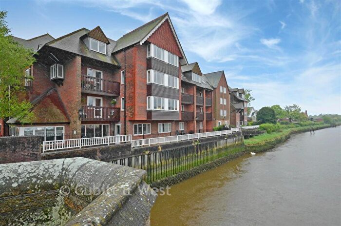 2 Bedroom Flat For Sale In Queen Street, Arundel, West Sussex, BN18