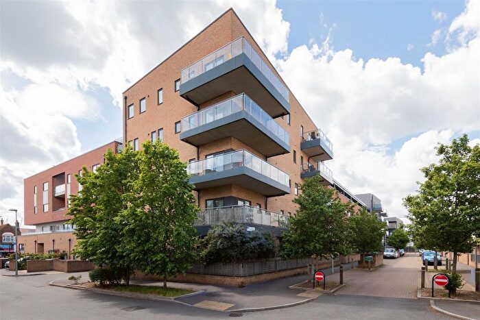 3 Bedroom Flat For Sale In Thornbury Way, Walthamstow, E17