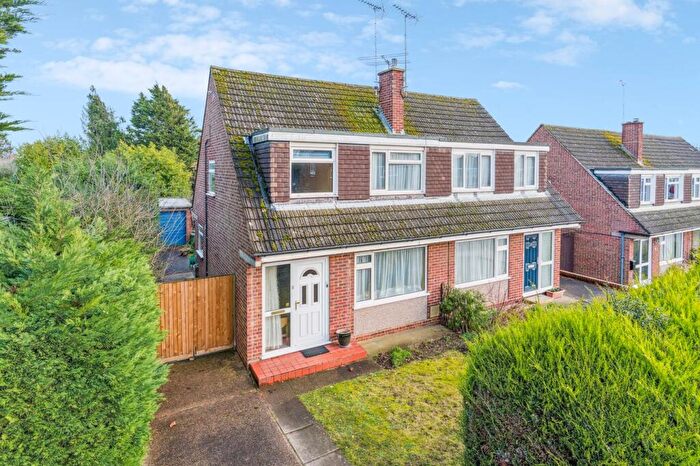 3 Bedroom Semi-Detached House For Sale In Riddy Hill Close, Hitchin, SG4