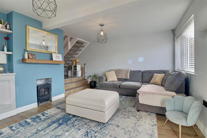 3 Bedroom Semi-Detached House For Sale In Cranborne Road, Portsmouth, PO6