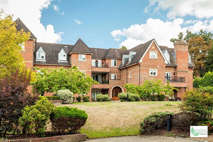 3 Bedroom Apartment For Sale In Churchfields Avenue, Weybridge, KT13