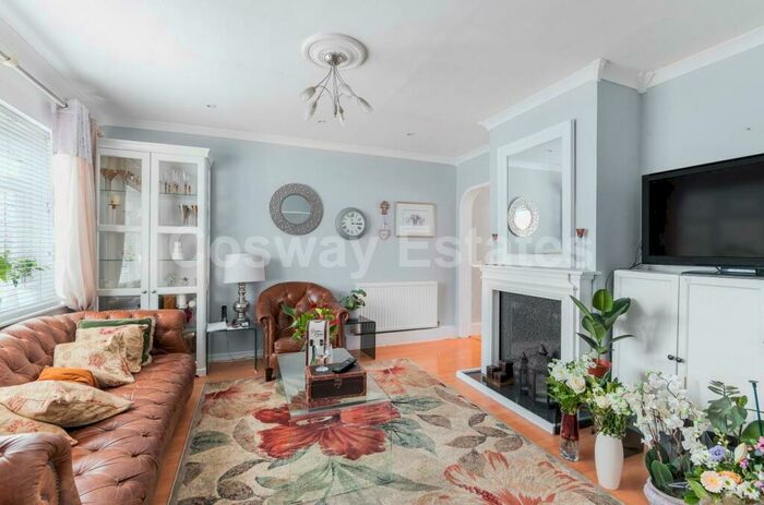 3 Bedroom Semi-Detached House To Rent In Worcester Crescent, Mill Hill, NW7