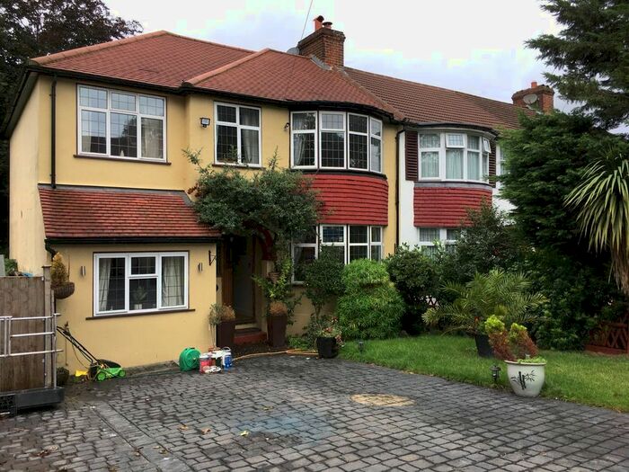 Property To Rent In Glen Gardens, Croydon, Surrey, CR0
