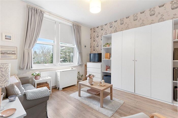 Studio To Rent In Mount Adon Park, East Dulwich, London, SE22
