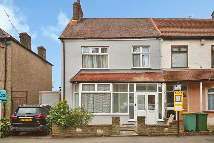 4 Bedroom End Of Terrace House For Sale In Burges Road, East Ham, London, E6