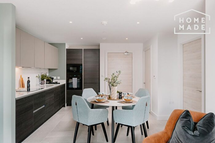 2 Bedroom Flat To Rent In Angel Gardens, M4