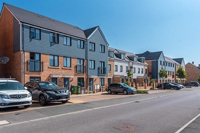 4 Bedroom Terraced House For Sale In Pethick Road, Wick, Littlehampton, BN17