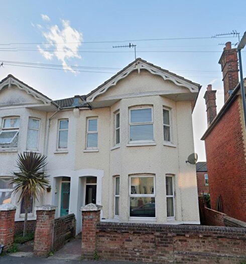 4 Bedroom House To Rent In Coventry Road, SO15