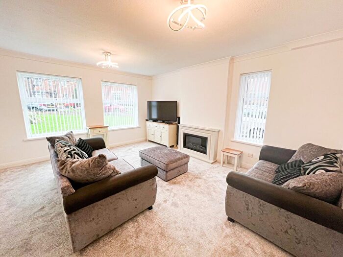 2 Bedroom Flat To Rent In Glenfield Drive, Kirk Ella, Hull, HU10