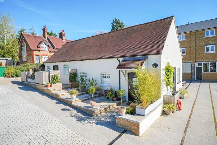 3 Bedroom Barn Conversion To Rent In Bulbourne Yard, Bulbourne, Tring, HP23