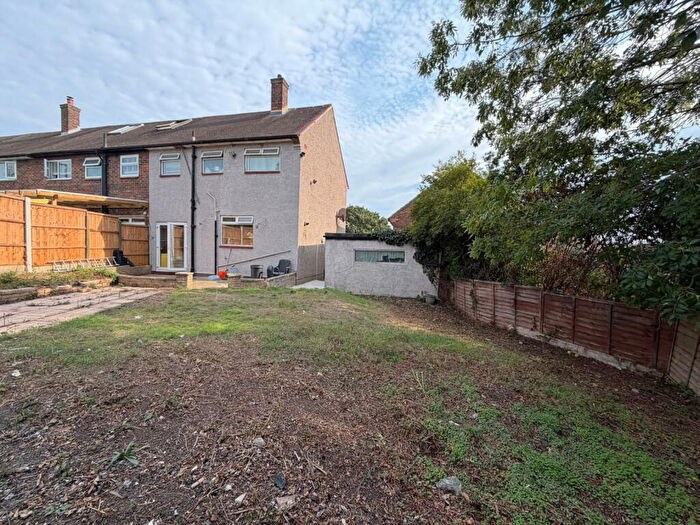 3 Bedroom End Of Terrace House For Sale In Dunstable Close, Harold Hill, RM3