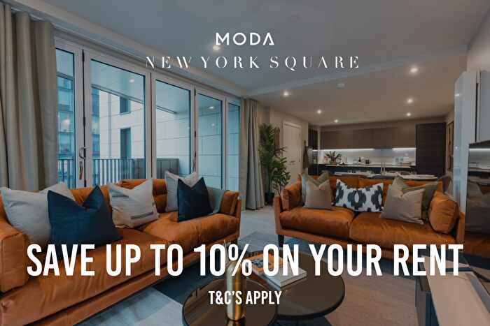 3 Bedroom Flat To Rent In New York Square, Quarry Hill, Leeds, West Yorkshire, LS2