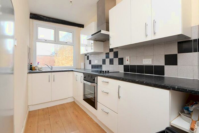3 Bedroom Apartment To Rent In Week Street, Maidstone, ME14