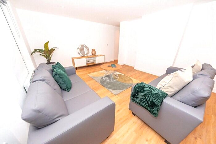 3 Bedroom Apartment For Sale In Manchester, Greater Manchester, M4