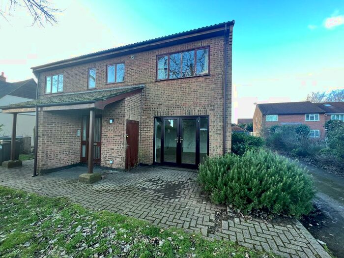 2 Bedroom Apartment To Rent In Broadway Lane, Bournemouth, BH8