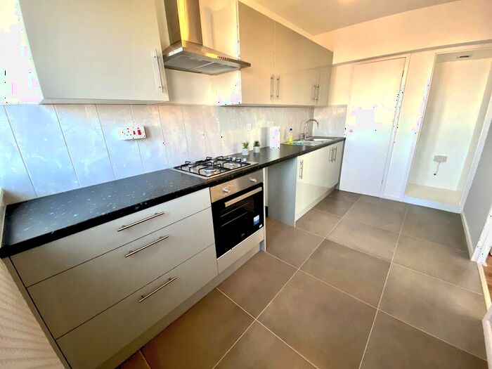 2 Bedroom Flat To Rent In Civic Close, Birmingham, B1