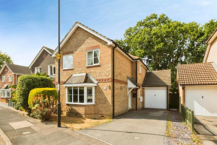 3 Bedroom Detached House For Sale In Vancouver Drive, Crawley, RH11