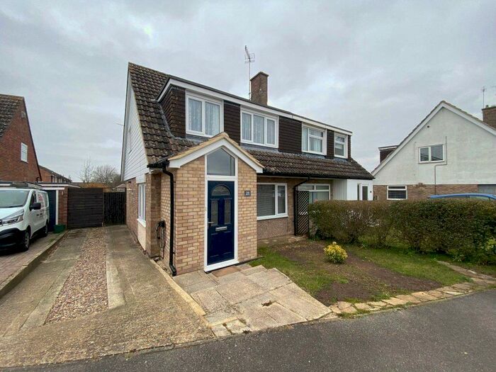 3 Bedroom Semi-Detached House To Rent In Paynesdown Road Thatcham, RG19