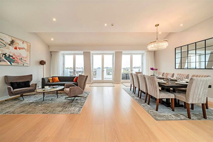 3 Bedroom Flat To Rent In Queen's Gate, South Kensington, SW7