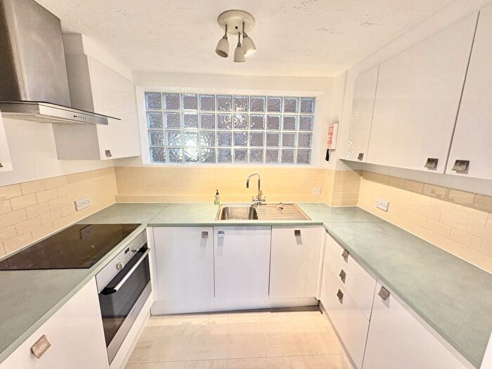 2 Bedroom Flat For Sale In Flat, Kings Court, Birmingham, B3
