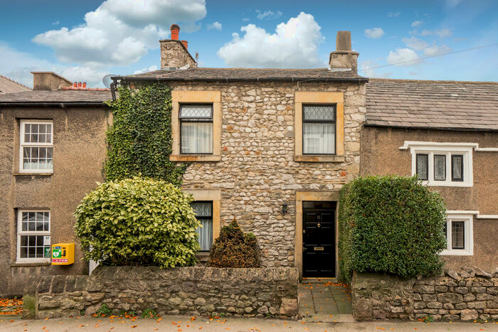2 Bedroom Cottage To Rent In North Road, Carnforth, Lancashire, LA5