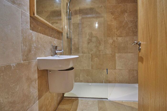 4 Bedroom House To Rent In Eastleigh Road, Leicester, LE3