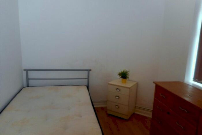 2 Bedroom Property To Rent In Letty Street, Cathays, Cardiff, CF24
